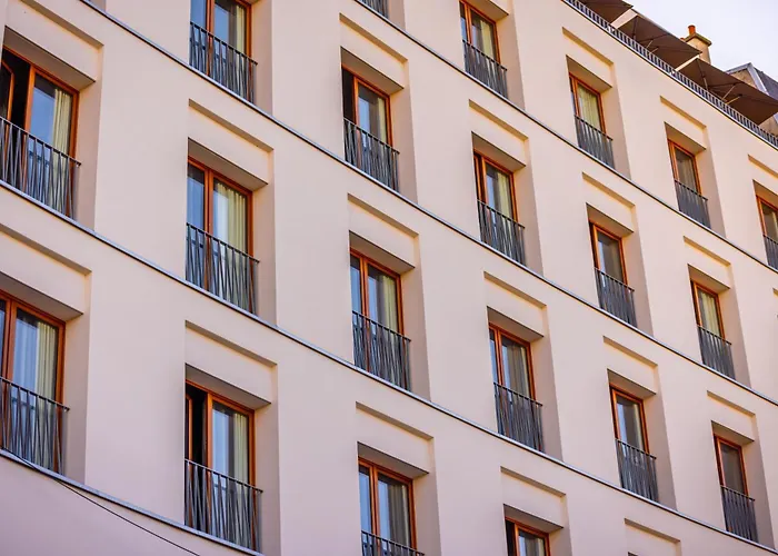 People - NationHotel Pas Cher Paris